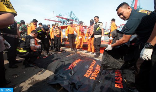 إندونيسيا.. أجهزة الانقاذ ترجح مقتل جميع ركاب الطائرة الاندونيسية التي سقطت في البحر