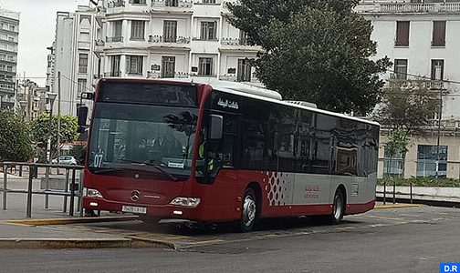 الدار البيضاء.. فتح تحقيق داخلي بخصوص مدى احترام إجراء التباعد الاجتماعي داخل إحدى الحافلات