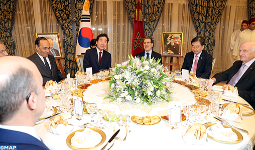 SM le Roi offre un dîner en l’honneur du Premier ministre sud-coréen