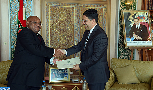 M. Bourita reçoit un émissaire du président comorien, porteur d’un message à SM le Roi